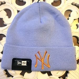 New Era New York Yankees Adult size knit hat Offical MLB Merchandise.